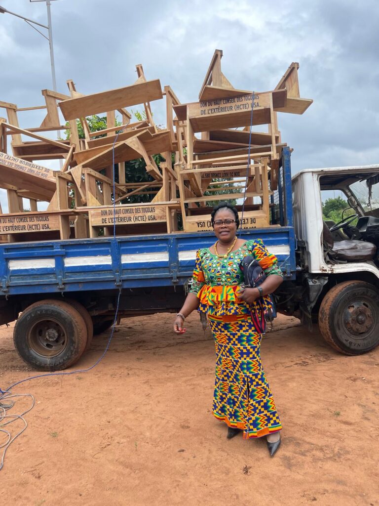 Activité de l'ONG ANEL MONDE-Don de table banc à Tsivé
